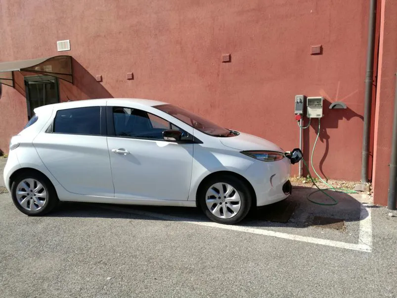 Riparazione veicoli ibridi ed elettrici